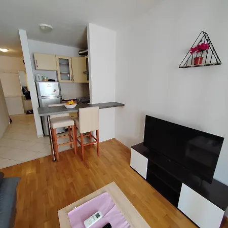 Ivano-free Parking - Self Check In * Ζαντάρ