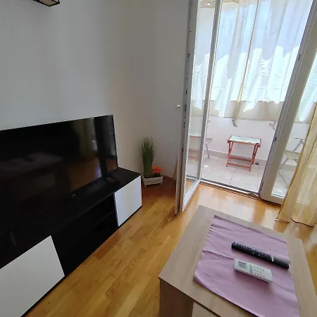 Ivano-free Parking - Self Check In Apartman Zára