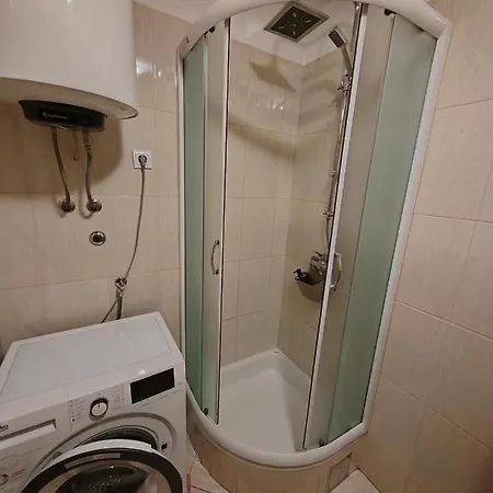 Ivano-free Parking - Self Check In Apartman