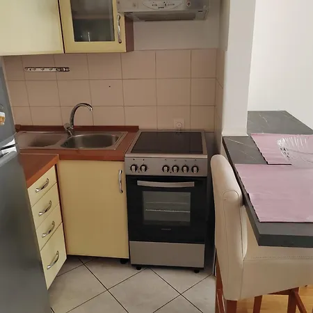 Ivano-free Parking - Self Check In Apartman Zára