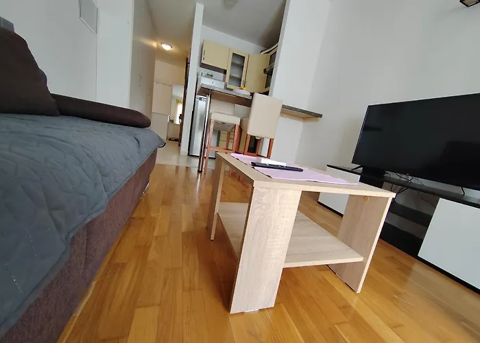 Ivano-free Parking - Self Check In * Zara