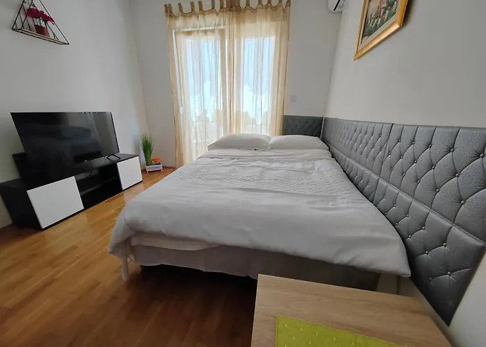 Ivano-free Parking - Self Check In Appartamento *